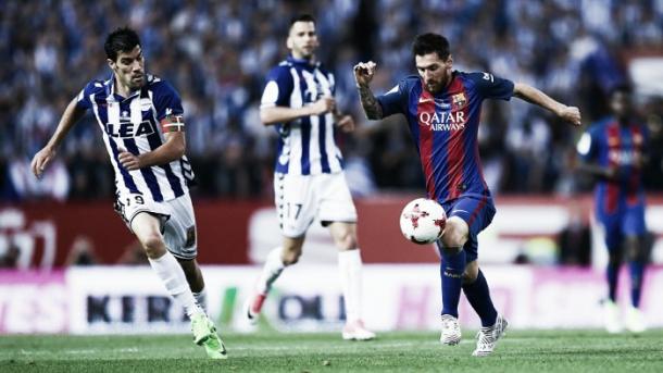 Leo Messi frente a Manu García en la final de la Copa del Rey. Foto: VAVEL.com