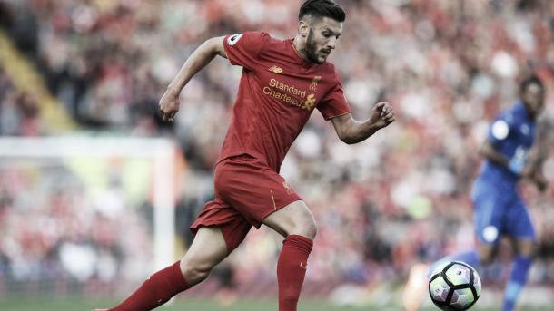 Lallana en un partido con el Liverpool. Foto: Premier League.