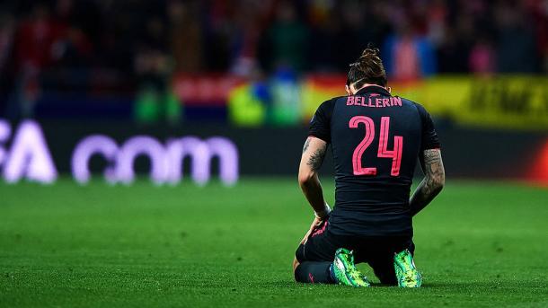 Bellerín se lamenta tras la eliminación europea | Fotografía: Arsenal