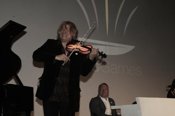 Violinista Alex DePue (Foto: RMC)