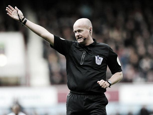 Lee Mason es uno de los árbitros con más experiencia en la Premier League. (Foto: Getty Images)