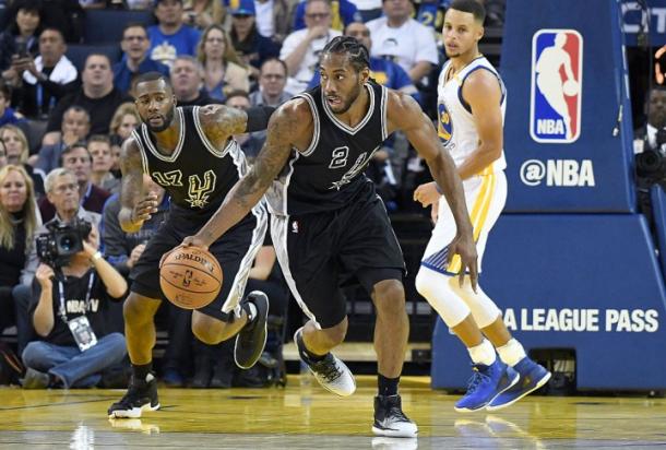 Kawhi Leonard lideró a los Spurs en el comienzo de temporada (Getty Images)