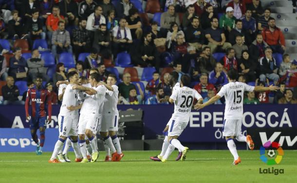 Los jugadores del Getafe celebran el gol de Mehdi Lacen ante el Levante | LaLiga