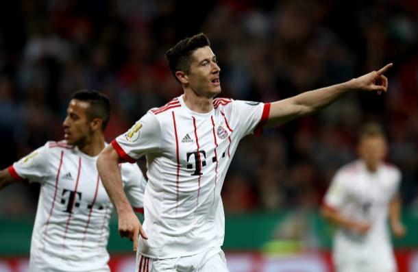 Lewandowski deixou o seu na vitória do Bayern (Foto: Maja Hitij/Bongarts via Getty Images)