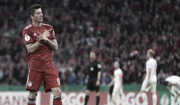 Lewandowski, la esperanza del gol para el Bayern | Foto: @FCBayern_ES