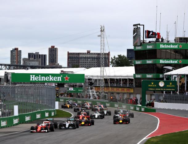 En la salida, Vettel adelantó a los dos Mercedes | Fuente: Getty Images