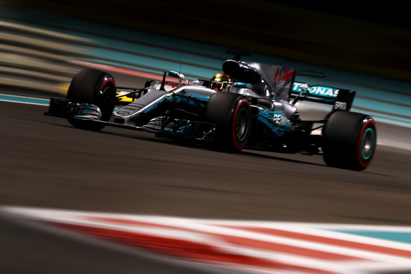 Lewis Hamilton persigue a Valtteri Bottas | Fuente: Zimbio