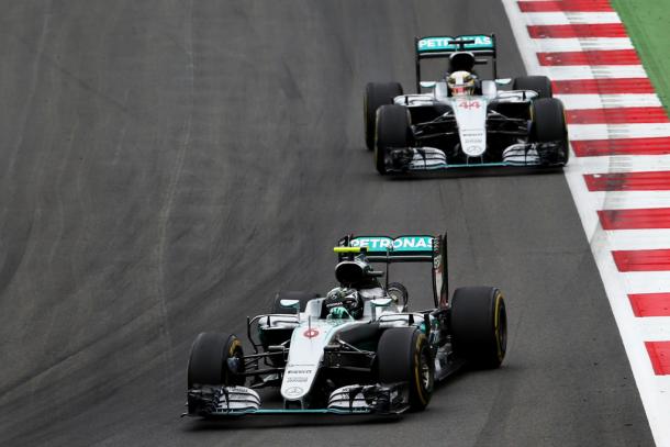 Tras el toque entre los dos Mercedes, Nico Rosberg fue el que salió peor parado | Fuente: Getty Images