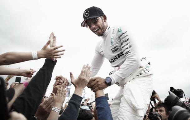 Lewis Hamilton en el pasaso Gran Premio de Gran Breteña | Getty Images