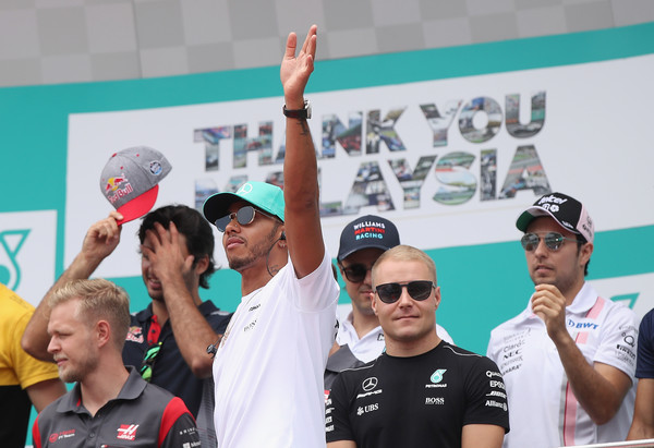 Hamilton y Bottas durante el GP de Malasia. Fuente: Getty Images