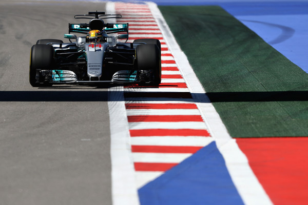 Lewis Hamilton, non veloce come nelle previsioni in quel di Sochi. Fonte foto: Getty Images Europe.