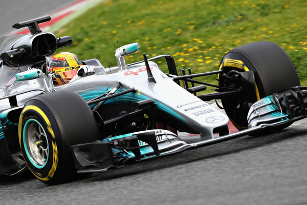 Lewis Hamilton rodando por la mañana con el W08. Fuente: Getty Images