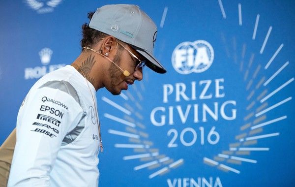 Lewis Hamilton en la Gala de premios de la FIA | Foto: Getty Images 