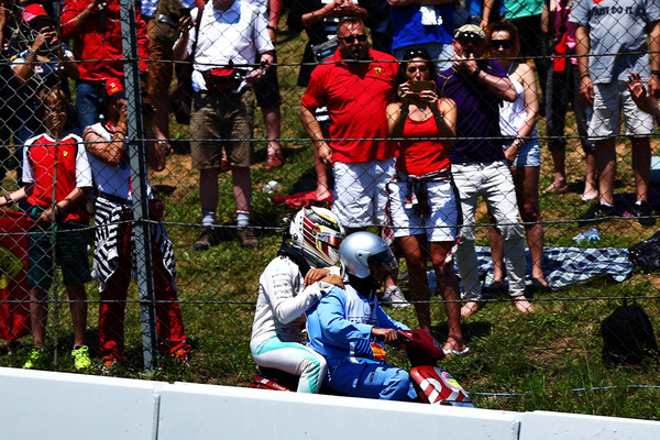 Lewis Hamilton tras abandonar el GP de España | Foto: Getty Images