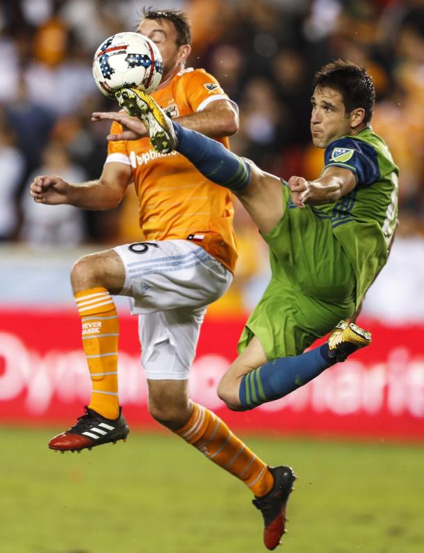 Seattle Sounders' Nicolas Lodeiro challenges Houston Dynamo's Eric Alexander. Photo: Brett Coomer / Houston Chronicle