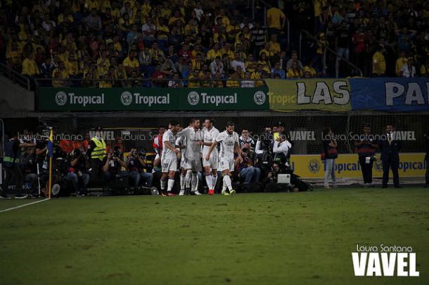 Los madridistas celebrando el gol de Asensio en Las Palmas | Foto: Laura Santana - VAVEL