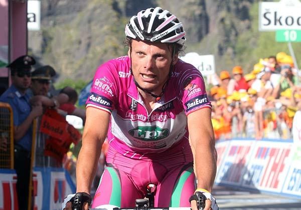 Di Luca wearing the Maglia Rosa in the Giro / Cycling News