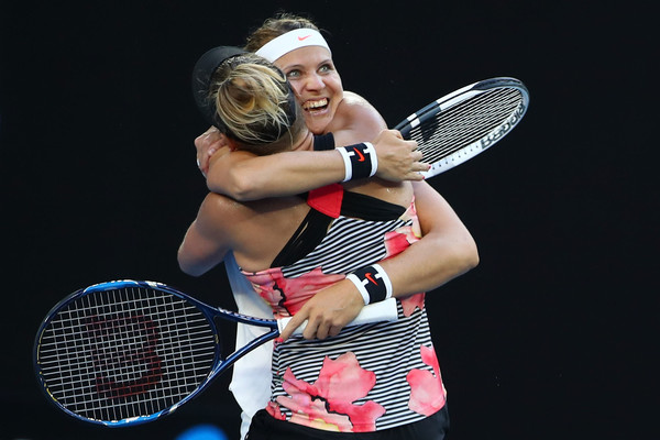 Bethanie Mattek-Sands and Lucie Safarova celebrating their victory in Melbourne | Photo: Clive Brunskill/Getty Images AsiaPac