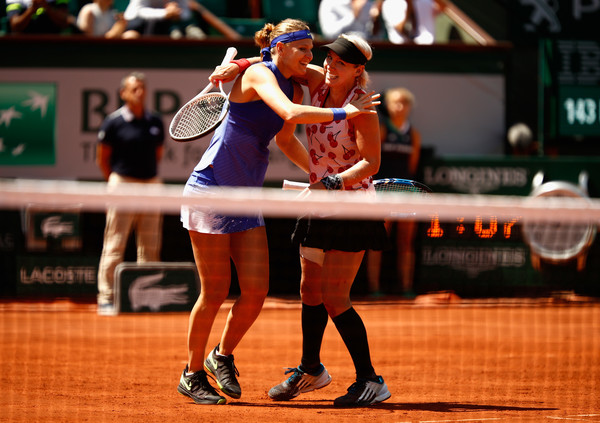 Bethanie Mattek-Sands and Lucie Safarova celebrates winning the French Open title | Photo: Adam Pretty/Getty Images Europe