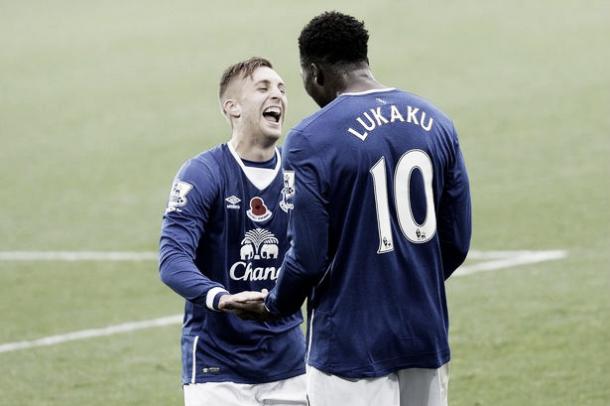 Gerard Deulofeu celebrates with Romelu Lukaku. Image via Liverpool Echo. 