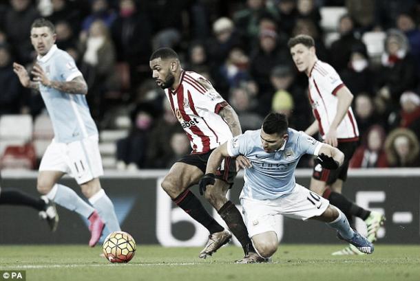 Yann M'vila batttling with Sergio Aguero in Sunderland's 1-0 defeat to Manchester City | Photo: PA