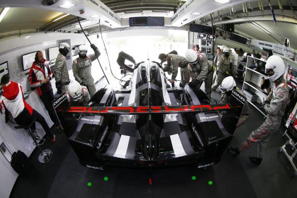 Reparos podem ser analisados após o acidente ainda com o carro na pista, mesmo que esteja a 200 km/h. (Foto: Porsche AG)