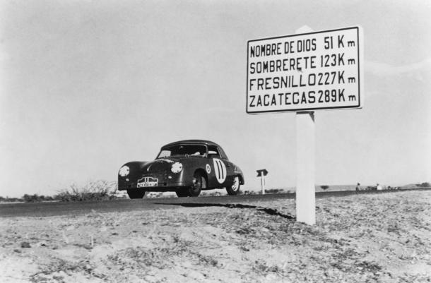 1952, Porsche 356 1500 S Cabrio, Fürst Metternich e Baron Treffe. (Foto: Porsche AG).