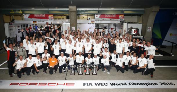 Vitória ficou mais fácil, após punição do Toyota #6. (foto: Porsche AG)