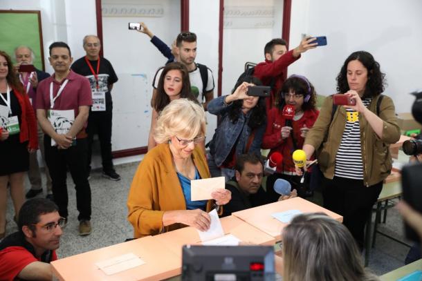 Manuela Carmena durante las últimas elecciones. Fuente: Twitter. 