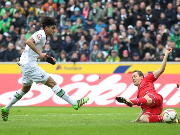 Dahoud slides his side ahead. | Image source: kicker - Getty Images