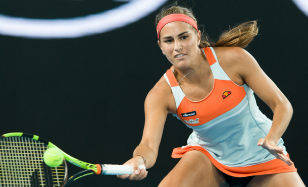 Monica Puig hitting a forehand slice | Photo: Sydney Low/CalSportMedia