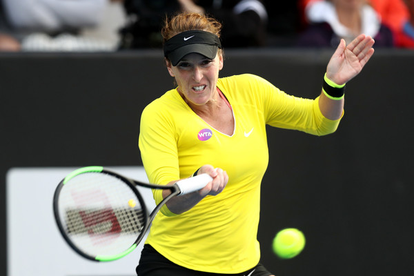 Madison Brengle hits a forehand during her second-round match against Serena Williams at the 2017 ASB Classic. | Photo: Phil Walter/Getty Images