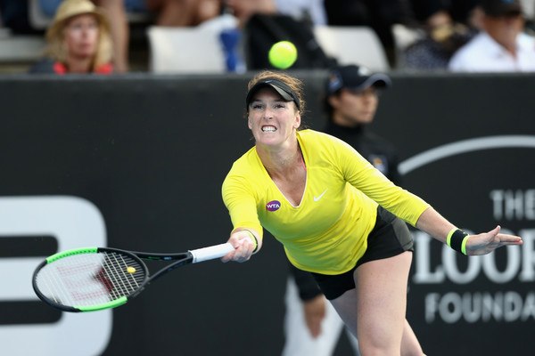 Madison Brengle hits a forehand return during her second-round match against Serena Williams at the 2017 ASB Classic. | Photo: Phil Walter/Getty Images