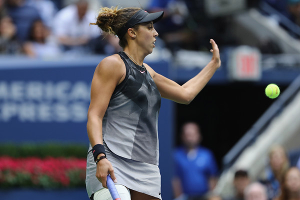 Madison Keys smacks a ball during the US Open, reflecting her frustration | Photo: Elsa/Getty Images North America