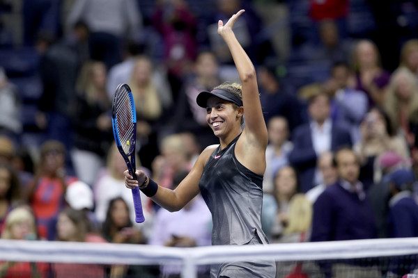 Madison Keys applauds the crowd after her one-sided victory over Coco Vandeweghe | Photo: Matthew Stockman/Getty Images North America