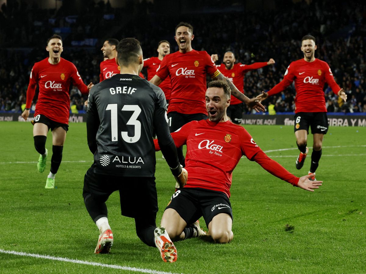 Los jugadores del Mallorca celebrando el pase a la final. | Foto: El Confidencial