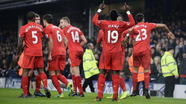 El Liverpool celebrador el tanto conseguido por Mané ante el Everton. Foto: Liverpool FC