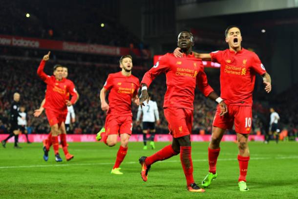 Mané (centro) fez dois na vitória do Liverpool na última Premier League, mas agora é desfalque (Foto: Mike Hewitt/Getty Images)