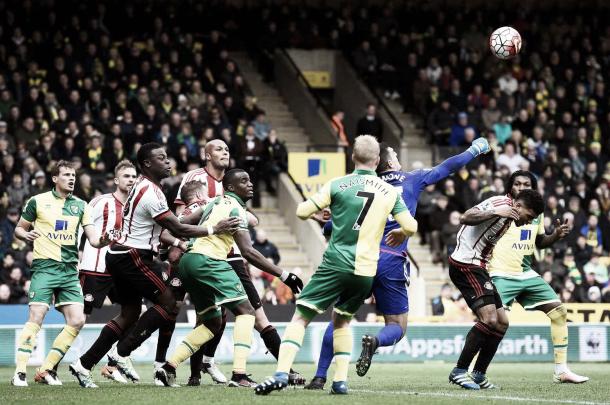 Sunderland's back five kept their second clean sheet in three games (Photo: Mike Hewitt: Getty Images)