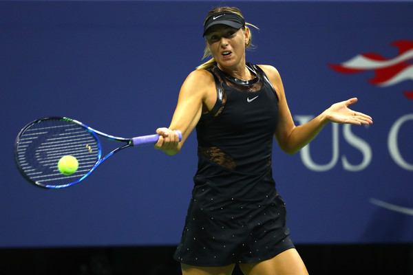 Maria Sharapova hits a forehand during her first-round match against Simona Halep at the 2017 U.S. Open. | Photo: Al Bello/Getty Images