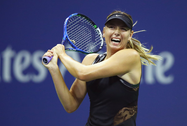 Maria Sharapova hits a backhand during her first-round match against Simona Halep at the 2017 U.S. Open. | Photo: Clive Brunskill/Getty Images