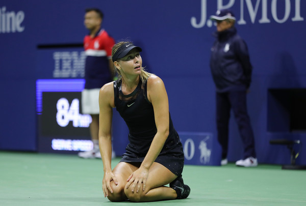 Never ever we saw Maria Sharapova in tears after winning a match, but she showed a lot of emotions after her win against Halep | Photo: Elsa/Getty Images North America