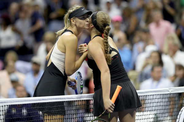 Sharapova and Ostapenko met at the net for a warm embrace after the match | Photo: Matthew Stockman/Getty Images North America