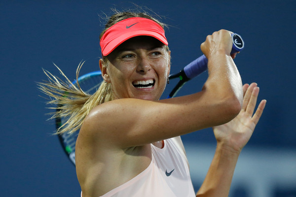 Maria Sharapova hits a forehand during her first-round match at the 2017 Bank of the West Classic. | Photo: Lachlan Cunningham/Getty Images