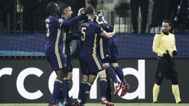 Maribor celebra el gol del triunfo parcial. Foto: Champions League.