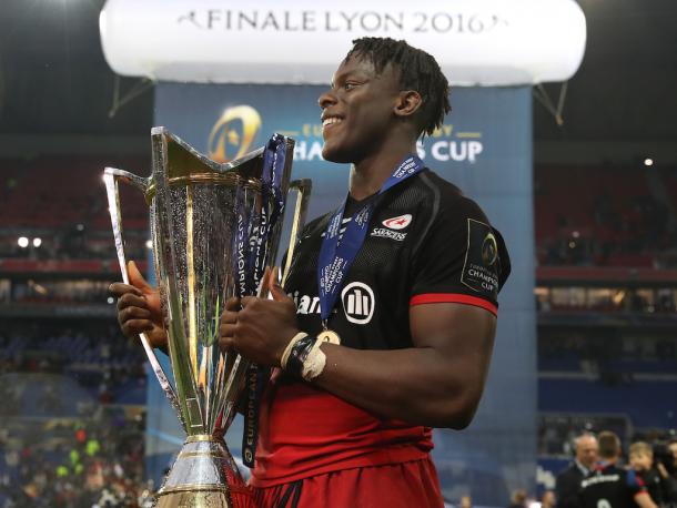 Saracens young lock, Mario Itoje, with the Champions Cup trophy after a man-of-the-match display. (image via planetrugby)