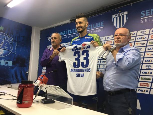 Marquinhos terá um 'Silva' adicionado e usará a #33 no Avaí (Foto: Divulgação/Avaí FC)