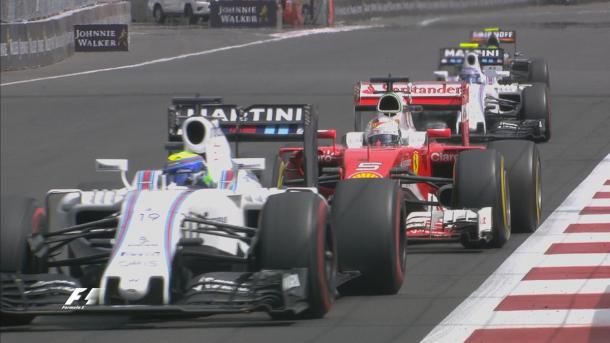 Massa segurou Vettel por várias voltas, e o alemão não gostou (Foto: Divulgação/F1)