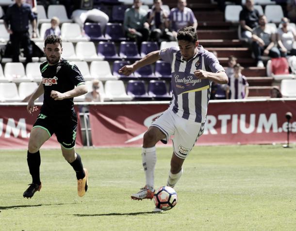 Mata con el balón | Foto: Real Valladolid