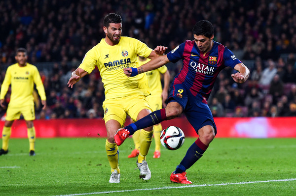 Musacchio al contrasto con Suarez. Fonte foto: Getty Images Europe.